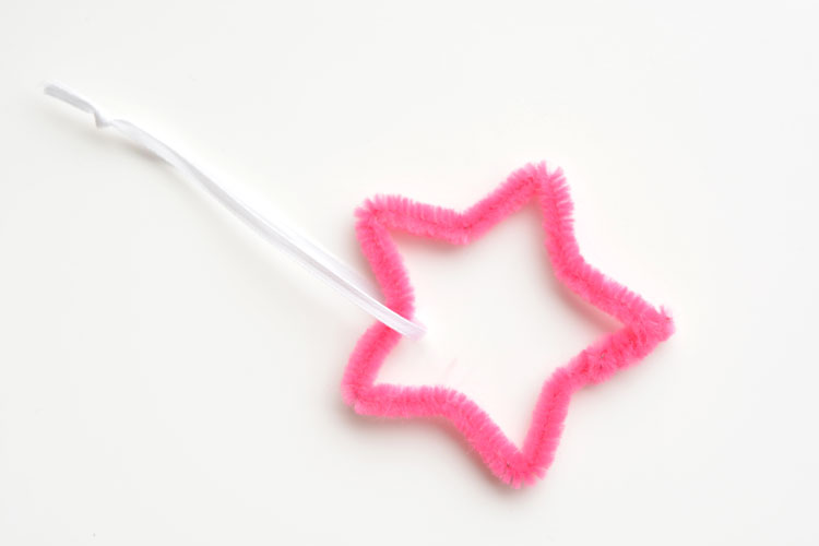 Pipe cleaner star with ribbon