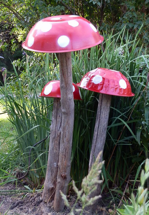 20 Best DIY Garden Crafts - Mixing Bowl Mushrooms