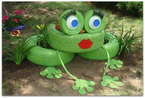 20 Best DIY Garden Crafts - Tire Garden Frog