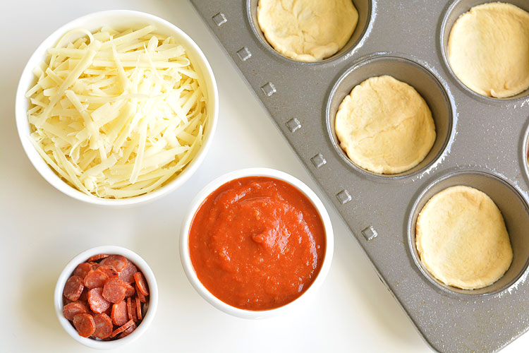 These deep dish mini pizzas are so easy to make and they TASTE AMAZING!! They make a great lunch, dinner or you could even serve them as an appetizer! 