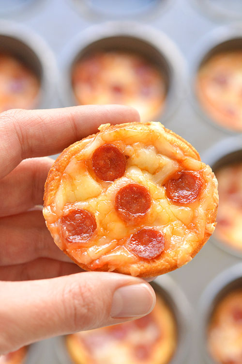 These deep dish mini pizzas are so easy to make and they TASTE AMAZING!! They make a great lunch, dinner or you could even serve them as an appetizer! 