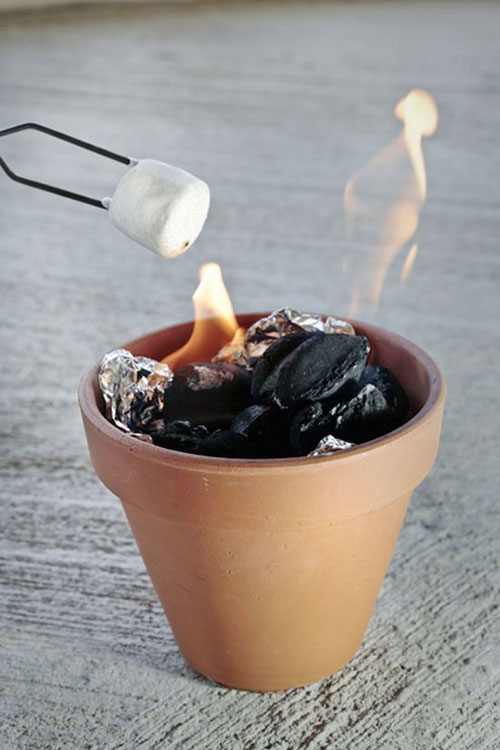 37 Awesome DIY Summer Projects - Table Top S'mores Hack