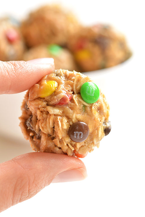 These no bake monster cookie energy balls are so easy to make and they taste DELICIOUS! They're a perfect afternoon snack and they actually fill you up!