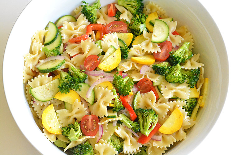 This garden vegetable pasta salad is SO GOOD! It's loaded with fresh ingredients in almost all the colours of the rainbow so you KNOW it's healthy! Such a great recipe for summer!