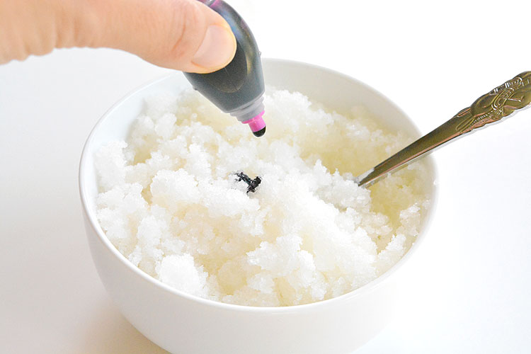 This homemade sugar scrub is SO EASY and it smells amazing! It only takes 5 minutes to make and leaves your skin feeling so soft. It would make a great homemade gift. So luxurious! 
