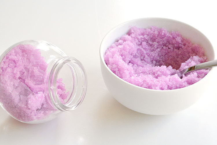 This homemade sugar scrub is SO EASY and it smells amazing! It only takes 5 minutes to make and leaves your skin feeling so soft. It would make a great homemade gift. So luxurious!