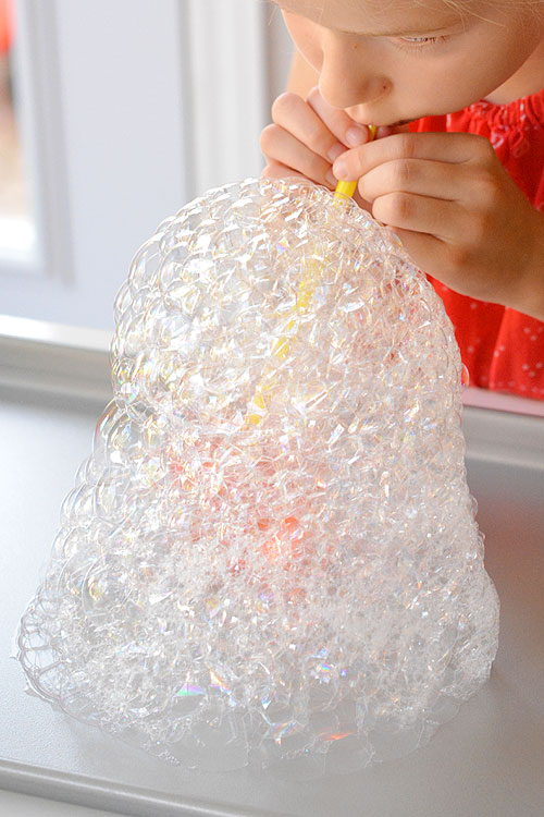 These bubble towers are ridiculously easy to make and they are SO MUCH FUN. It takes less than 2 minutes to put together and will keep the kids going for ages! What an easy boredom buster!