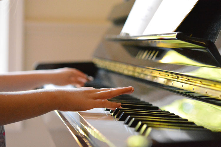 I had no idea that piano lessons helped the brain like this! So amazing!