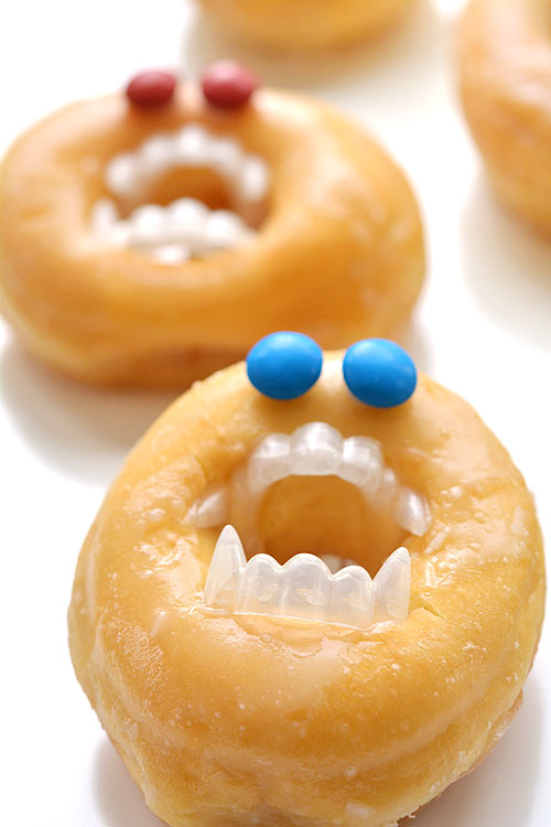 These Halloween monster donuts are an awesome treat idea! They take less than five minutes to make and will most likely make someone laugh... or freak them out. But I think I'd be happy with either one of those outcomes!