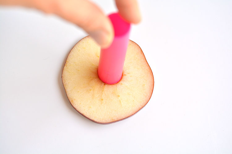 These apple slice cookies taste AMAZING! They're easy to throw together, super healthy and will actually keep you full. The perfect afternoon snack! Yum!