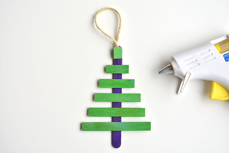 These popsicle stick Christmas trees are SO EASY to make and they're so beautiful! The kids loved decorating them! Such an awesome dollar store Christmas craft idea!!