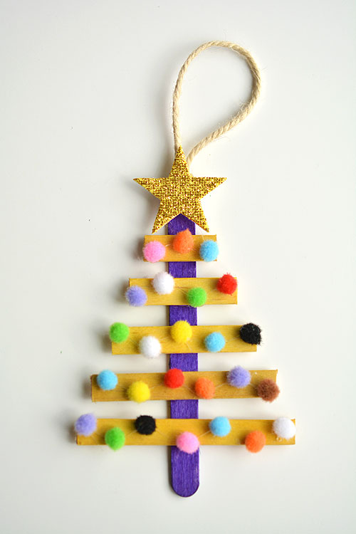 These popsicle stick Christmas trees are SO EASY to make and they're so beautiful! The kids loved decorating them! Such an awesome dollar store Christmas craft idea!!