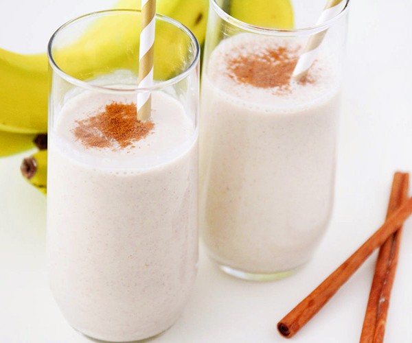 This cinnamon roll breakfast smoothie is the perfect healthy way to start the day! It’s loaded with protein and fiber, and so delicious too!