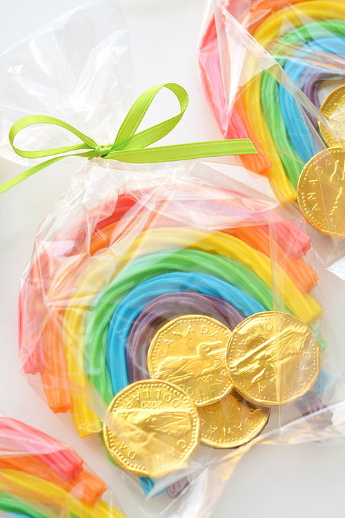 These rainbow licorice treat bags are SO SIMPLE and they look so cute! They're the perfect treat to make for St. Patrick's Day or even a rainbow birthday party! 