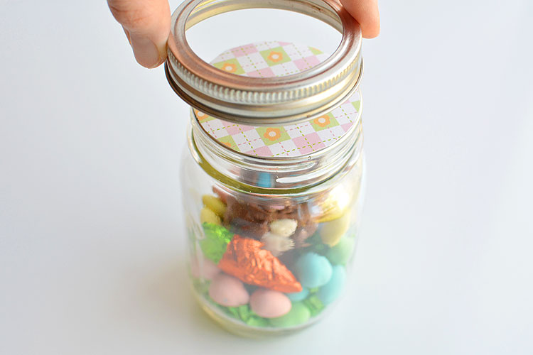 These mason jar Easter gifts are SO EASY and they're so cute! This is such a fun and simple Easter gift idea for your kids, grandkids, friends and coworkers and such an adorable way to give a chocolate bunny! 