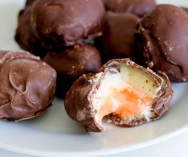 These homemade Easter cream eggs are SO yummy! All you need are a few basic ingredients to make these delicious treats!