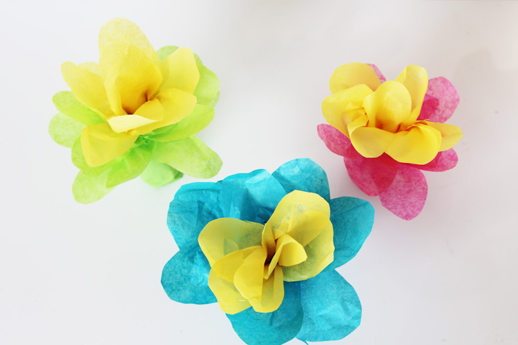 Wrap up any small gift using this simple flower wrapping method! It's SO easy and would be perfect for Mother's Day or a Bridal Shower!