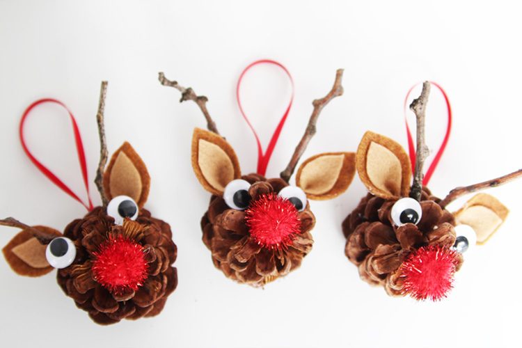 Easy Christmas Crafts to Make - Pinecone Reindeer
