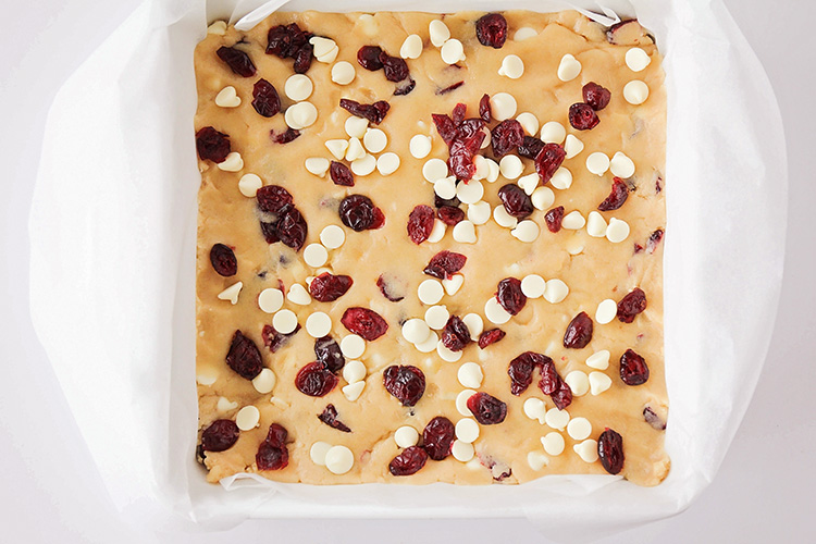 These sweet cranberry white chocolate blondies are so easy to make! They're loaded with cranberries and white chocolate chips, and so chewy and delicious!