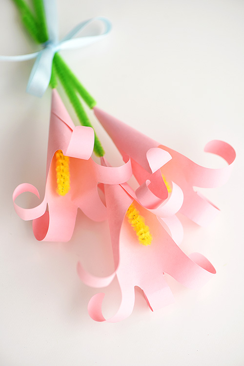 make a paper lily