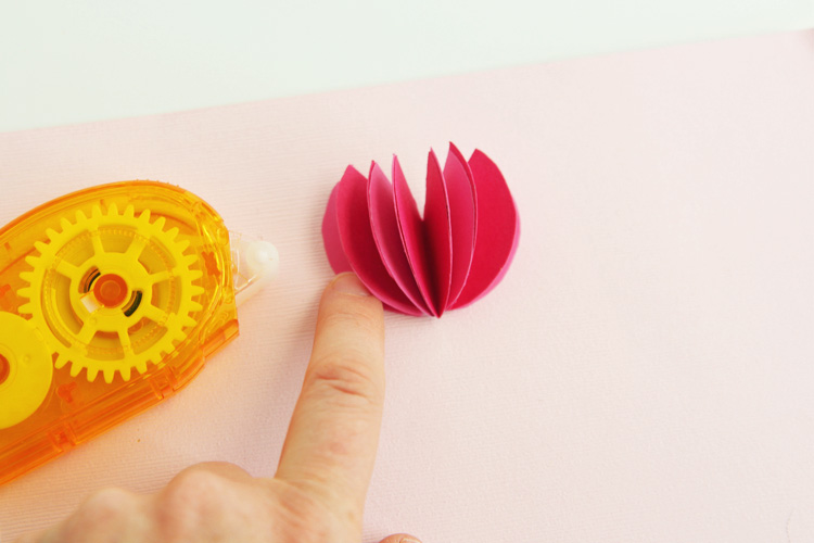 These 3D paper flowers are SO adorable and would be perfect for a handmade Mother's Day card craft!