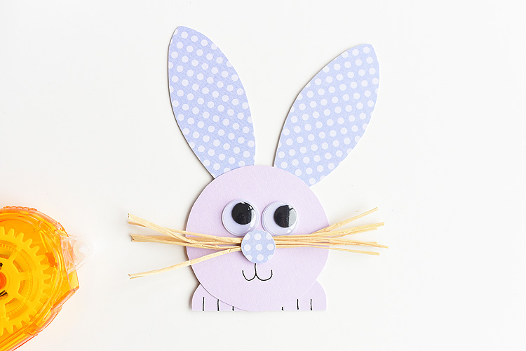 These paper roll bunnies are SO CUTE and really easy to make! You can make them from toilet paper rolls, or you can make your own rolls from colored paper. I love the adorable little cotton tail and the cute little whiskers! Such a fun Easter craft idea and a super cute spring craft to make with the kids!