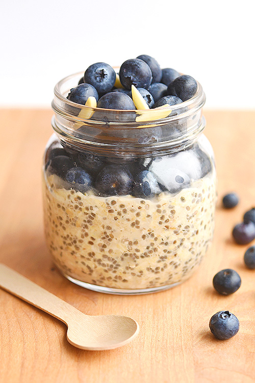 This overnight oats recipe is SO GOOD! It's packed with protein (chia seeds and almonds) so it keeps you full all morning. Make it in a mason jar with fresh or frozen fruit and store it in the fridge for up to 5 days. It's a delicious, healthy and nutritious breakfast idea and a great way to save time in the morning!