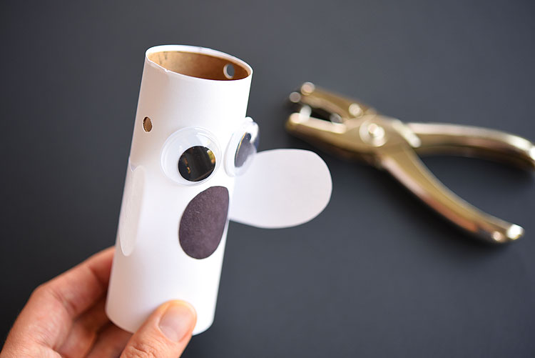 MINI MAKERS: TOILET PAPER ROLL GHOSTS (WITH AN EASY HACK IF YOU DON'T HAVE  T.P. ROLLS OR WANT TO SKIP THE PAINTING PART) - RAE ANN KELLY