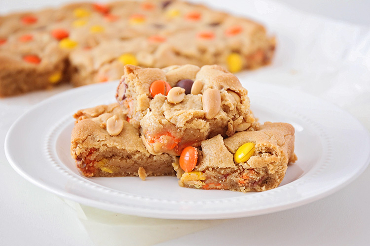 These loaded peanut butter cookie bars are the perfect treat for peanut butter lovers! They're packed with peanut butter flavor, and addictingly delicious!