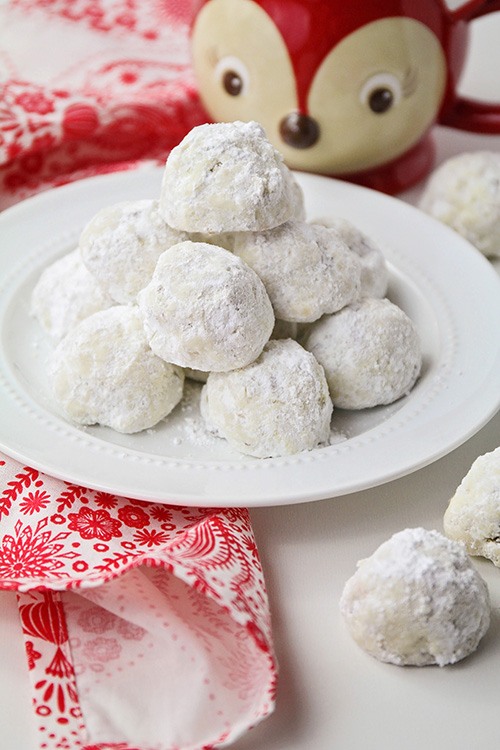 These melt-in-your-mouth delicious snowball cookies are so easy to make and only have six ingredients! They are the perfect holiday cookie!