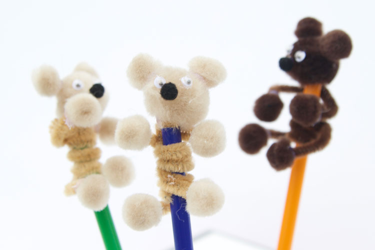 These pipe cleaner teddy bears are so easy to make and stick on the end of a pencil. You will love creating these tiny teddy bears!