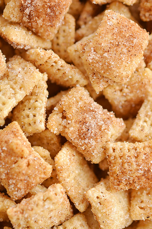 This cinnamon sugar chex mix is SO GOOD. It's super easy to make, and the buttery crunch is insanely addictive! Such an awesome snack idea for parties, Christmas, Super Bowl, school snacks, mid-afternoon cravings, everything! It's Churro Chex Mix - So good!
