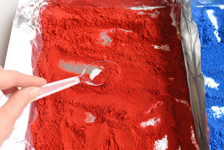 This underwater magic sand is SO COOL! This is such a fun science experiment to try with the kids! It's simple to put together, easy to clean up and you can use the sand again and again. Making your own waterproof, aqua sand is a great way to learn about science! 
