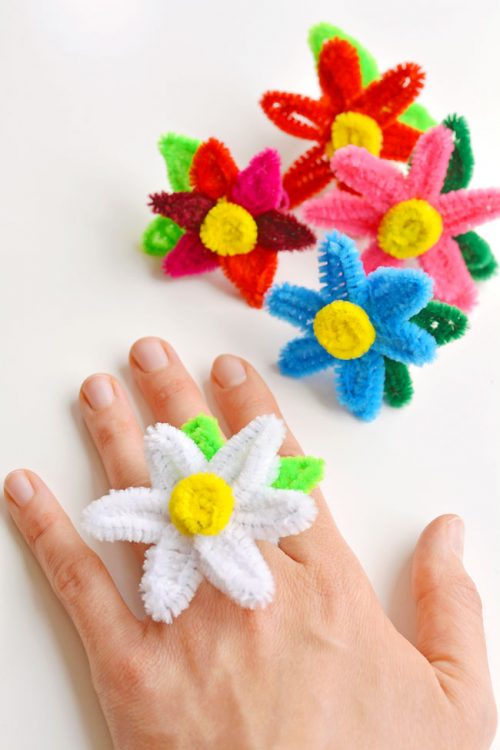 Summer Crafts for Kids – Pipe Cleaner Daisy Rings