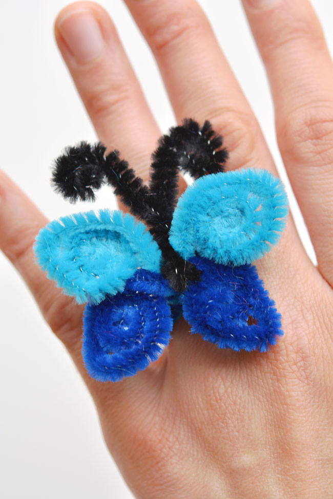 These pipe cleaner butterfly rings are SO SIMPLE to make and they’re so pretty! This is such a fun and easy kids craft idea and a super fun summer craft. All you need are a few pipe cleaners and in less than 5 minutes you can make an awesome homemade ring!