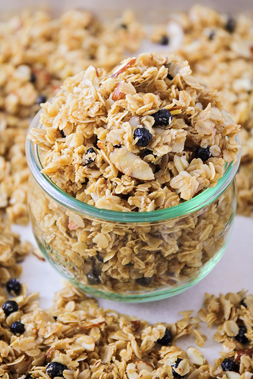 This delicious and crisp blueberry almond granola is so easy to make at home, and incredibly delicious! It makes a fantastic breakfast or snack!