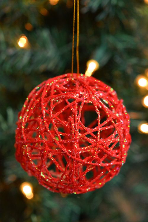 Easy Christmas Crafts - Glitter Ball Yarn Ornaments