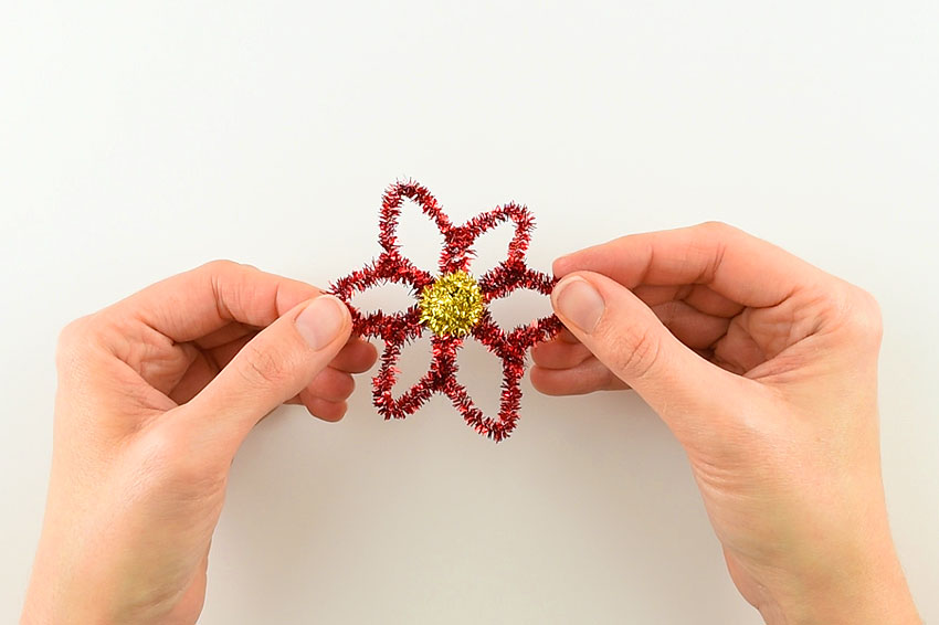 Easy Pipe Cleaner Poinsettia Ornaments