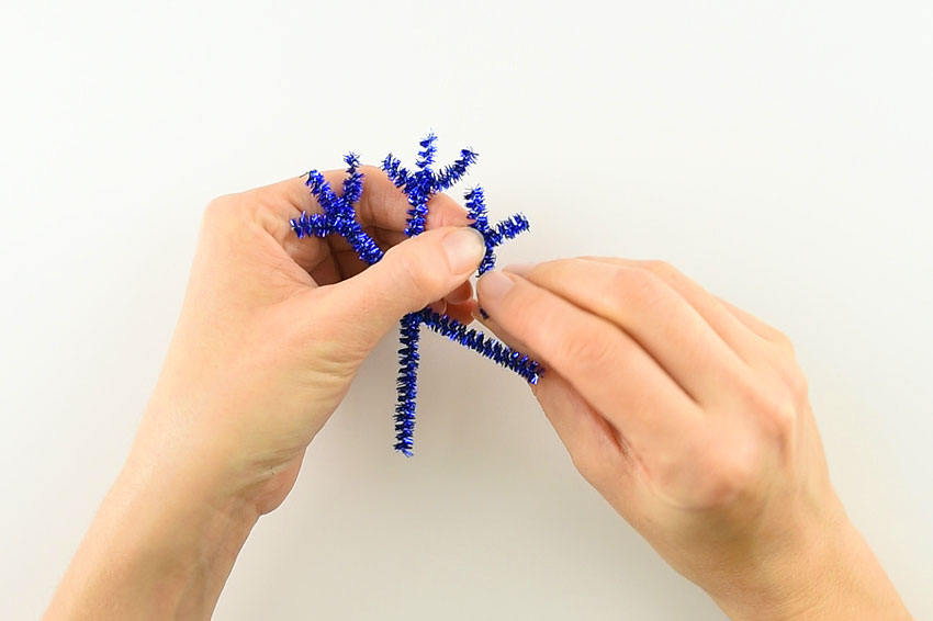 Easy Pipe Cleaner Snowflake Ornaments