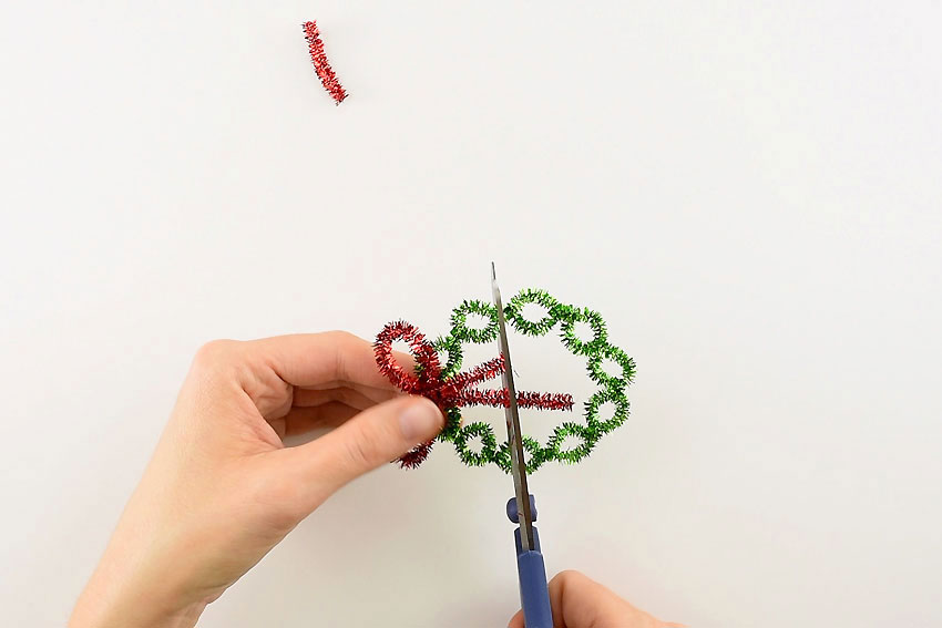 Easy Pipe Cleaner Wreath Ornaments