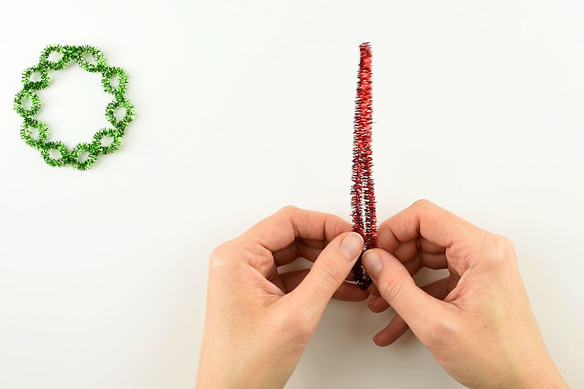 Easy Pipe Cleaner Wreath Ornaments