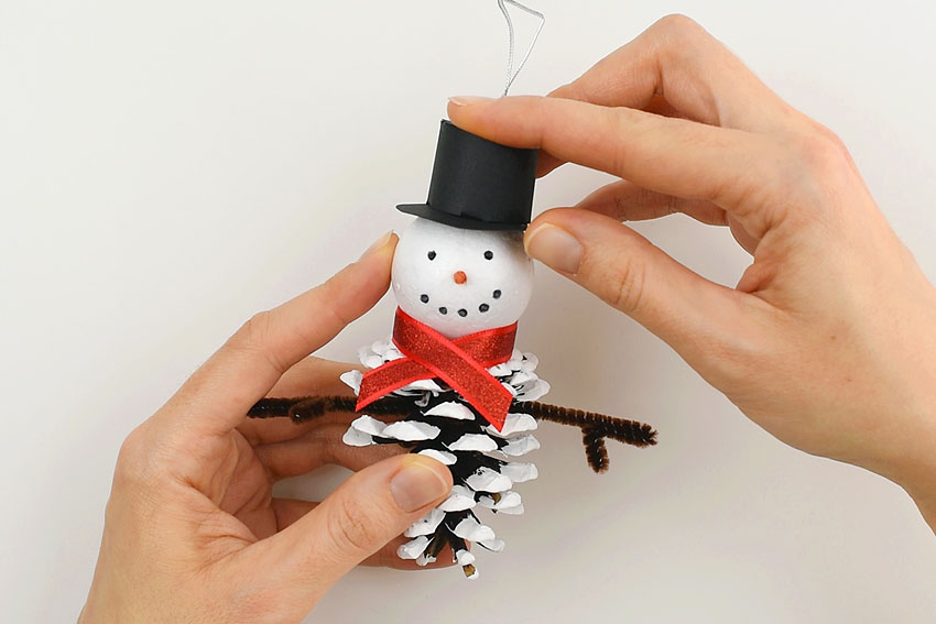 How to Make Pinecone Snowman Ornaments
