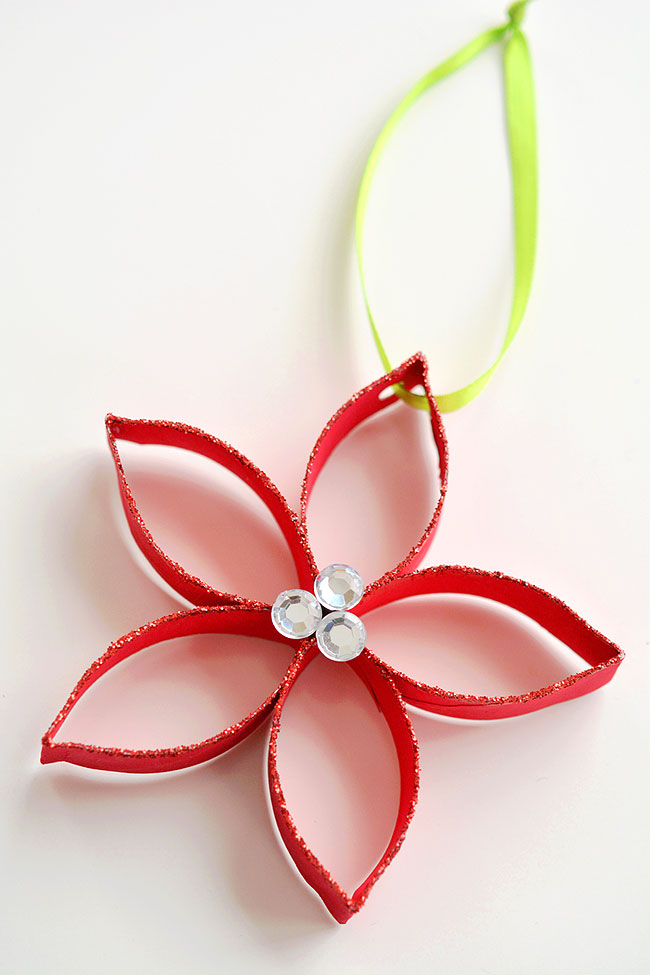 These paper roll poinsettias are SO FUN and they're really simple to make! This is such a great Christmas craft and a super fun homemade ornament to make with the kids! Who knew you could transform a simple paper roll into something so beautiful!? Such a great recycled craft!