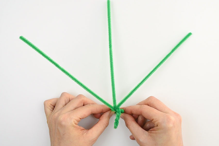 Pipe Cleaner Shamrock Rings - Spread the 3 ends evenly. 