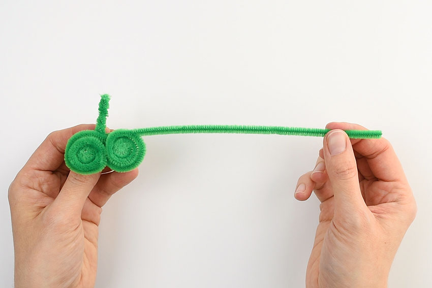 Pipe Cleaner Shamrock Rings - 2 Spirals one Pipe Cleaner