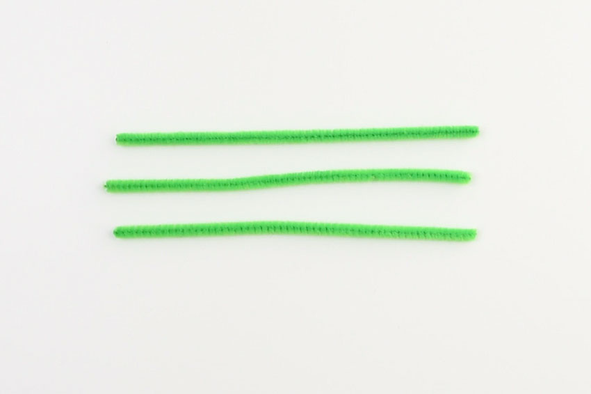 Pipe Cleaner Shamrock Rings - 3 6 inch green pipe cleaners (method 2)
