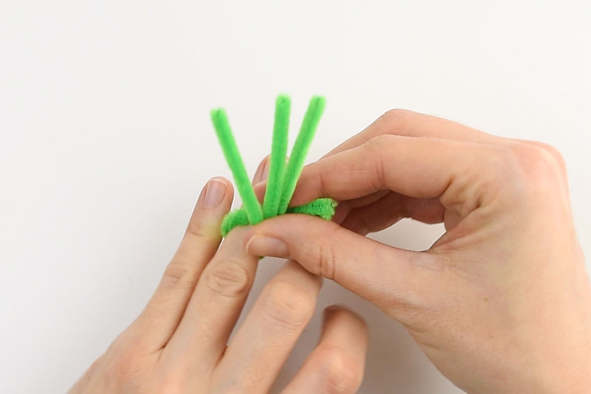 Pipe Cleaner Shamrock Rings - Twist around your finger