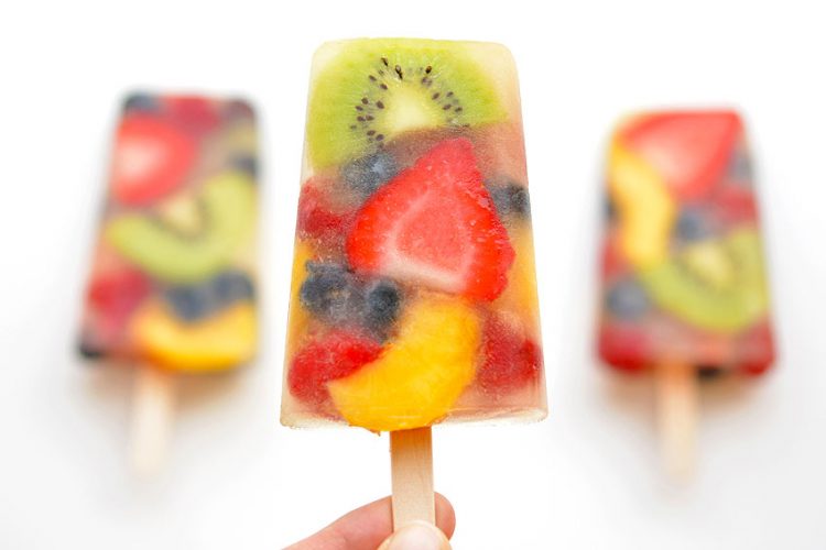 Easy popsicles recipe made with fresh fruit