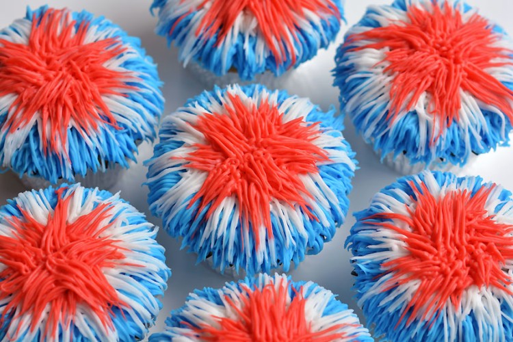 Red, white, and blue fireworks cupcakes