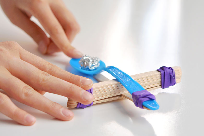 How to Make a Simple Popsicle Stick Catapult (3 Catapult Designs)
